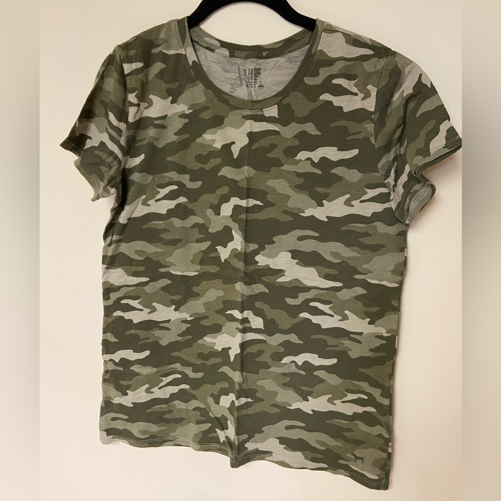 VS camo tee